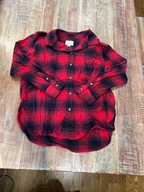 American Eagle Outfitters Red & Black Plaid Button-Down Boyfriend Shirt